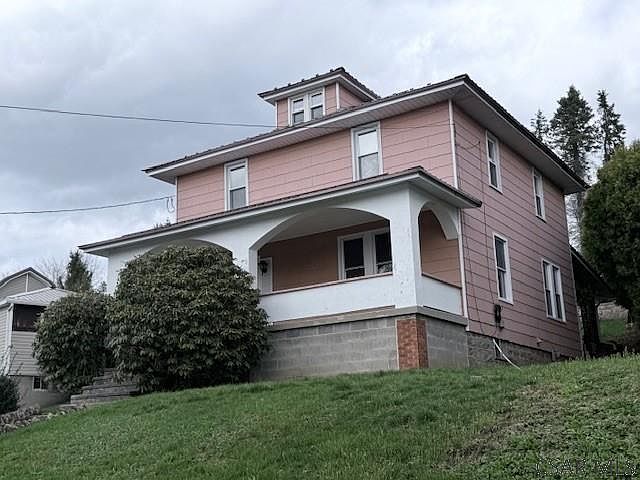 1st image of 521 Bedford St