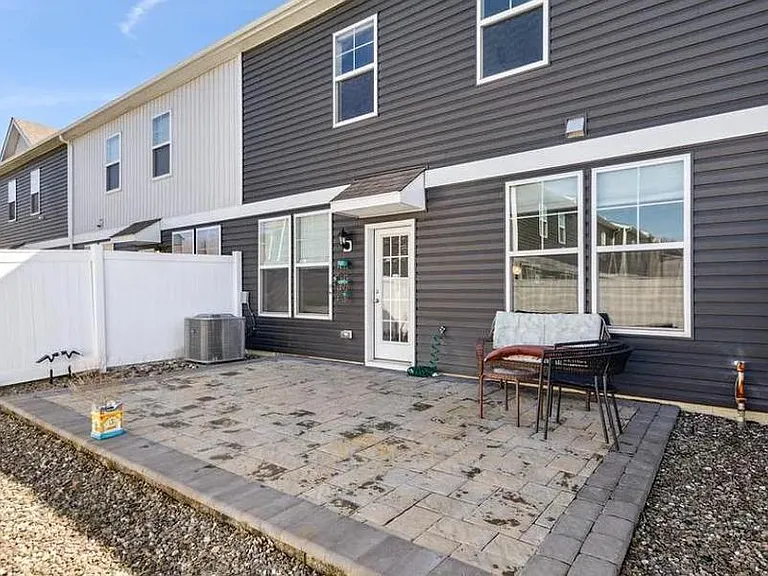5 Roberta Way — Photo 23