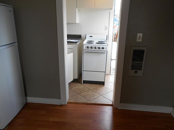 3rd image of 207 W 1st St APT 8
