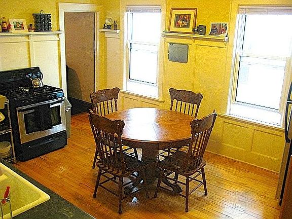 Maple Floors & Plate Rail