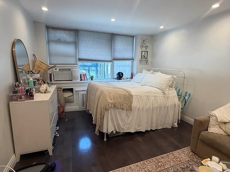 348 E 58th St #2B — Photo 4