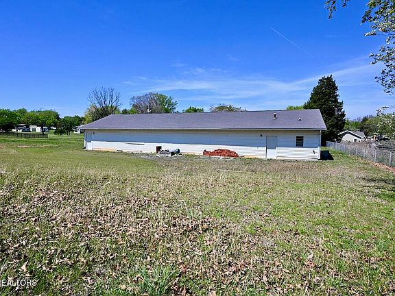 4th image of 2139 Big Springs Rd