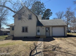 305 5th St, Hayti, SD 57241