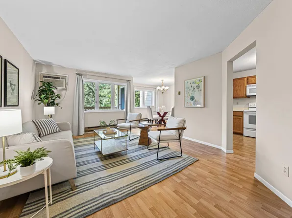 1560 Wheelock Ln APT 203, Saint Paul, MN 55117