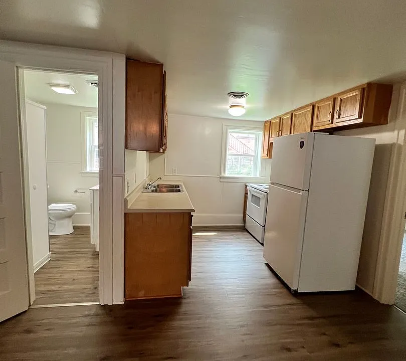 119 W Market St