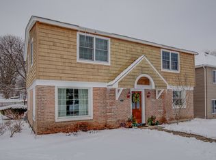 700 E Rockland Rd, Libertyville, IL 60048