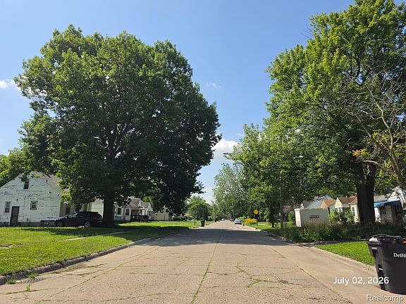 3rd image of 18500 Winthrop St