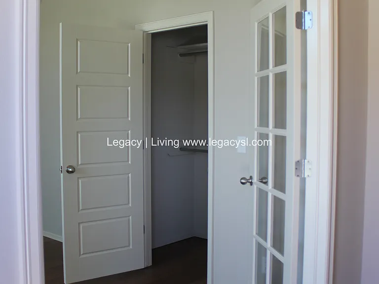 14734 S Urbana Ave — Photo 6