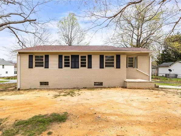 3938 Clodfelter Rd, Winston Salem, NC 27107