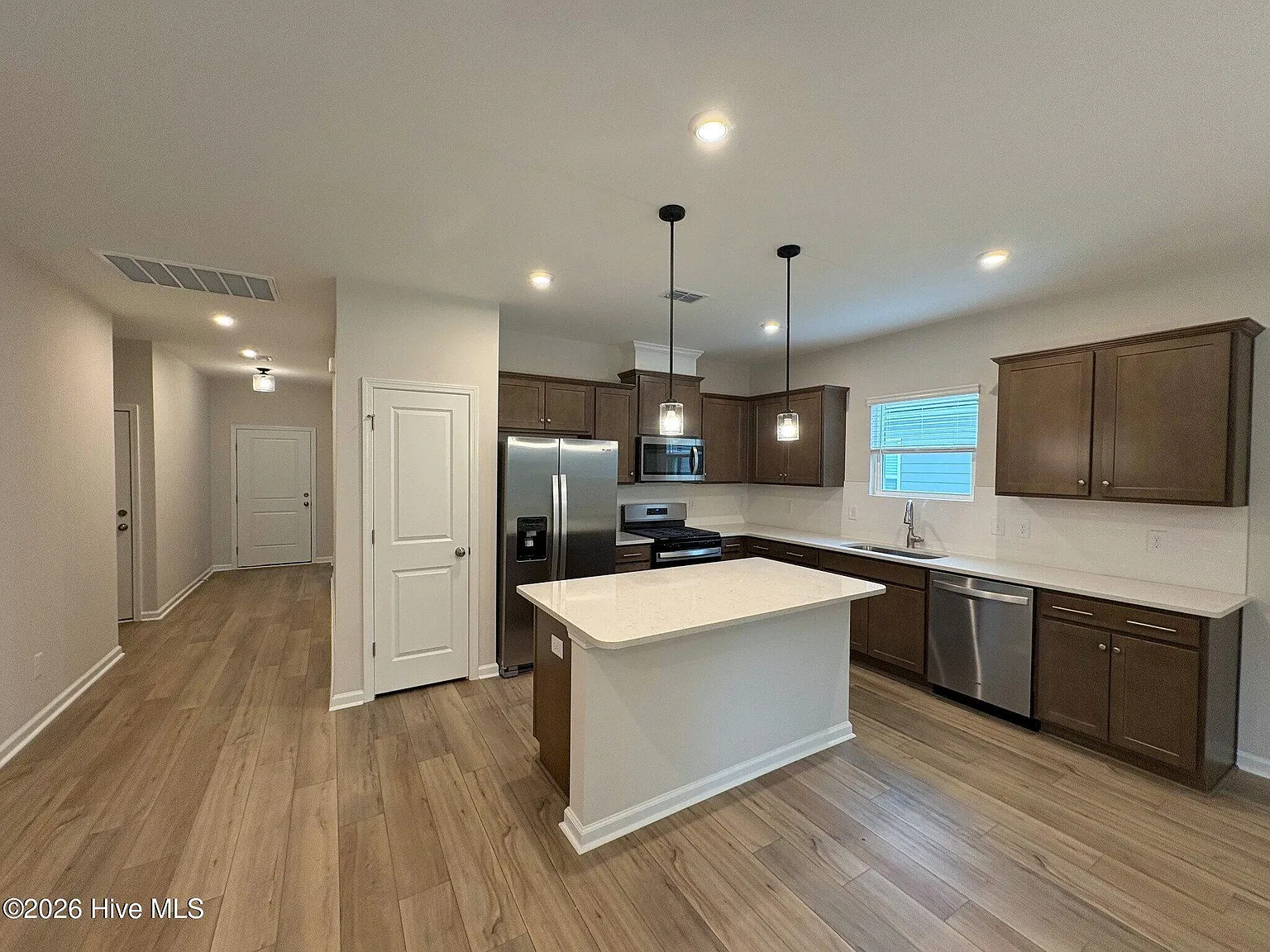 3 bed, 2.0 bath, 1588 sqft, $2,395 — Photo 3