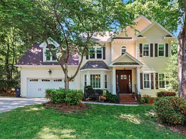 5221 Linksland Dr, Holly Springs, NC 27540