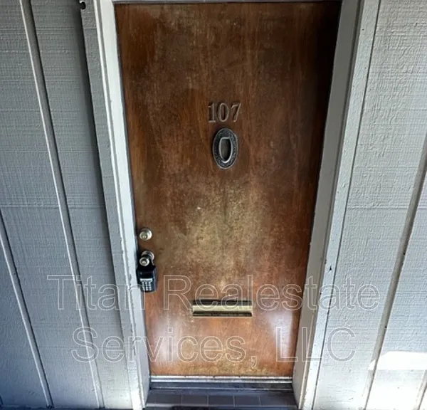 1301 Saint John St #107 — Photo 2