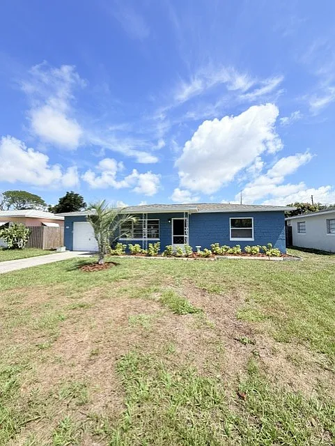 Photo 2 of 13 - 4311 14th Ave N - Saint Petersburg, FL Building Photo - 4311 14th Ave N