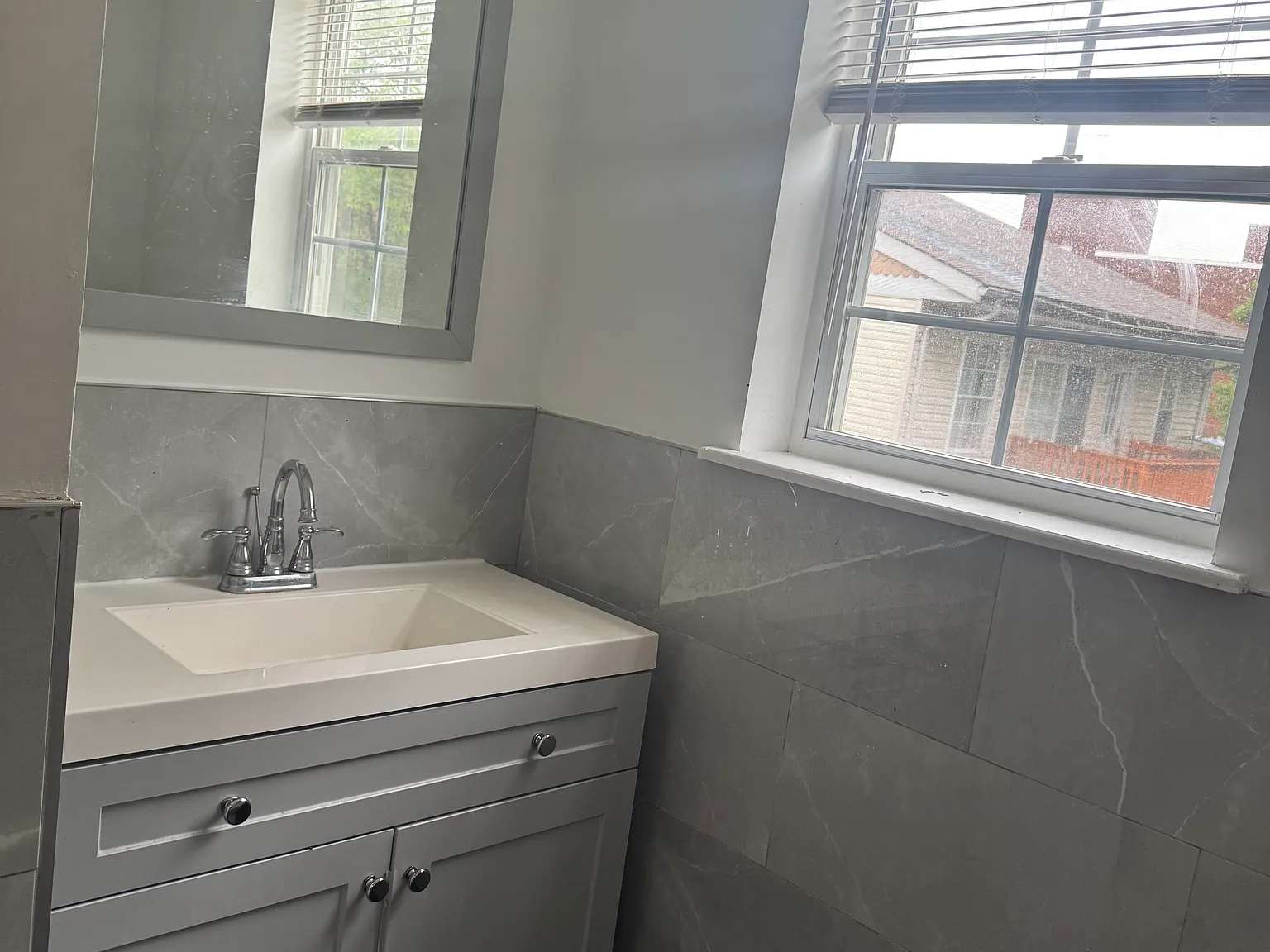 3 bed, 2500 sqft, $2,800 — Photo 2