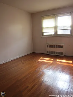 Rented by Realty 2000 Corp | media 4