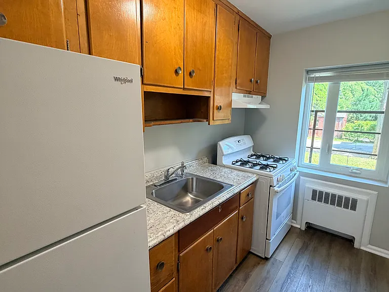 576 Whitney Ave #K — Photo 8