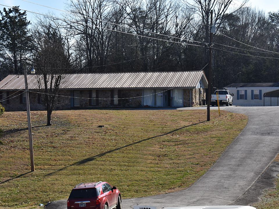 1st image of 175 Lakeshore Dr