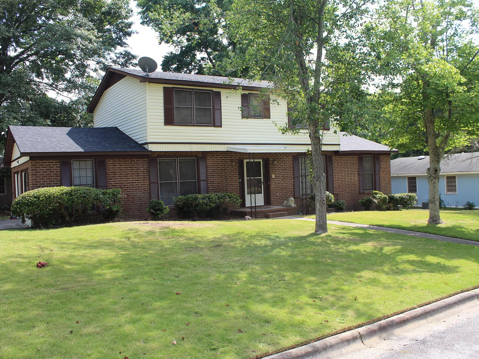 3 bed, 2.5 bath, 2383 sqft, $1,850 — Photo 2