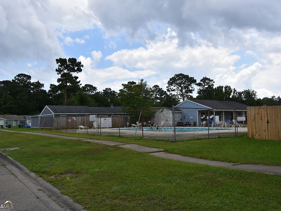 1st image of 556 Chateau Cir