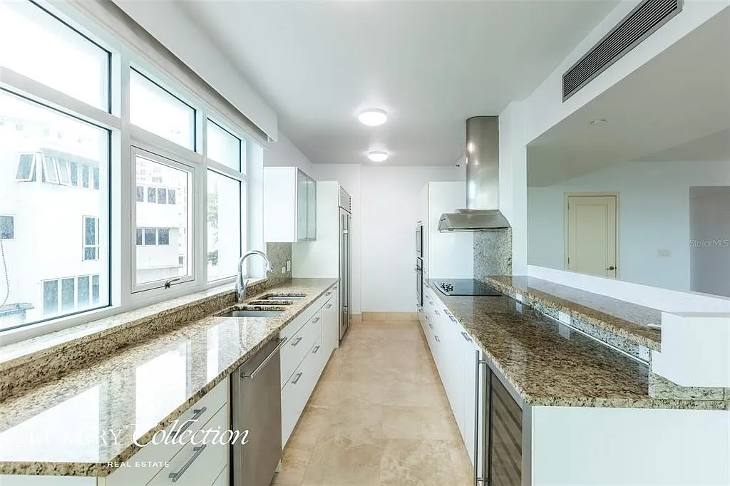 1052 Ashford — Photo 4