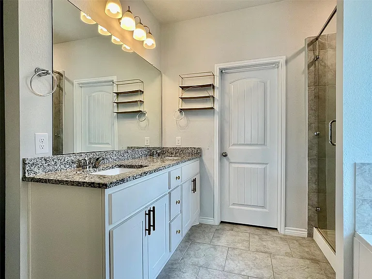 1916 Thorndyke Ln — Photo 16