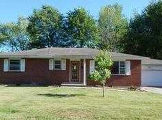 1142 E Edgewood St, Springfield, MO 65807