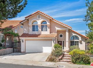 29010 Shadow Valley Ln, Saugus, CA 91390
