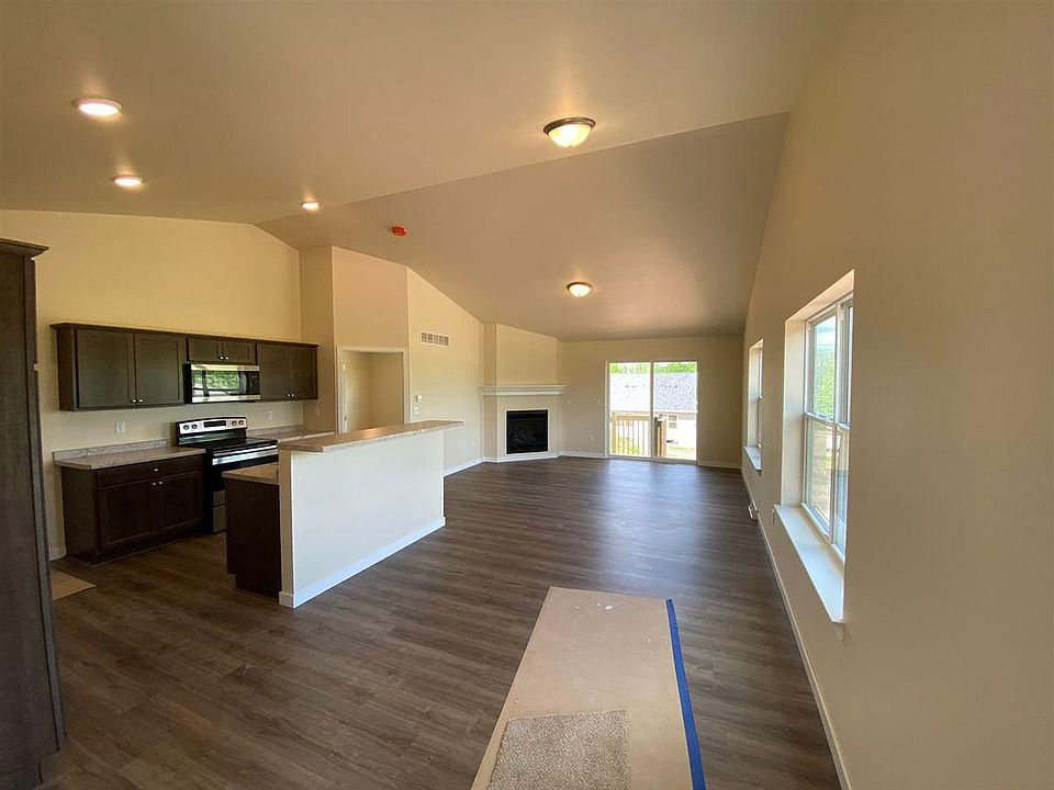1st image of 534 River Dr #536