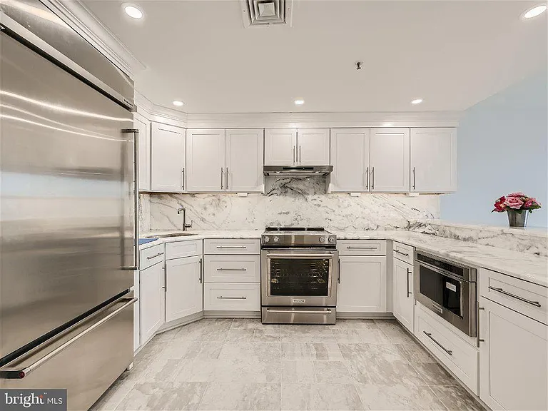 250 President St #211 — Photo 40