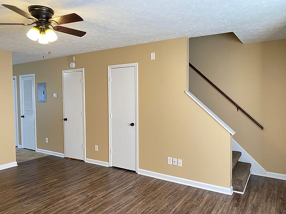 2nd image of 3865 Northeast Dr #A