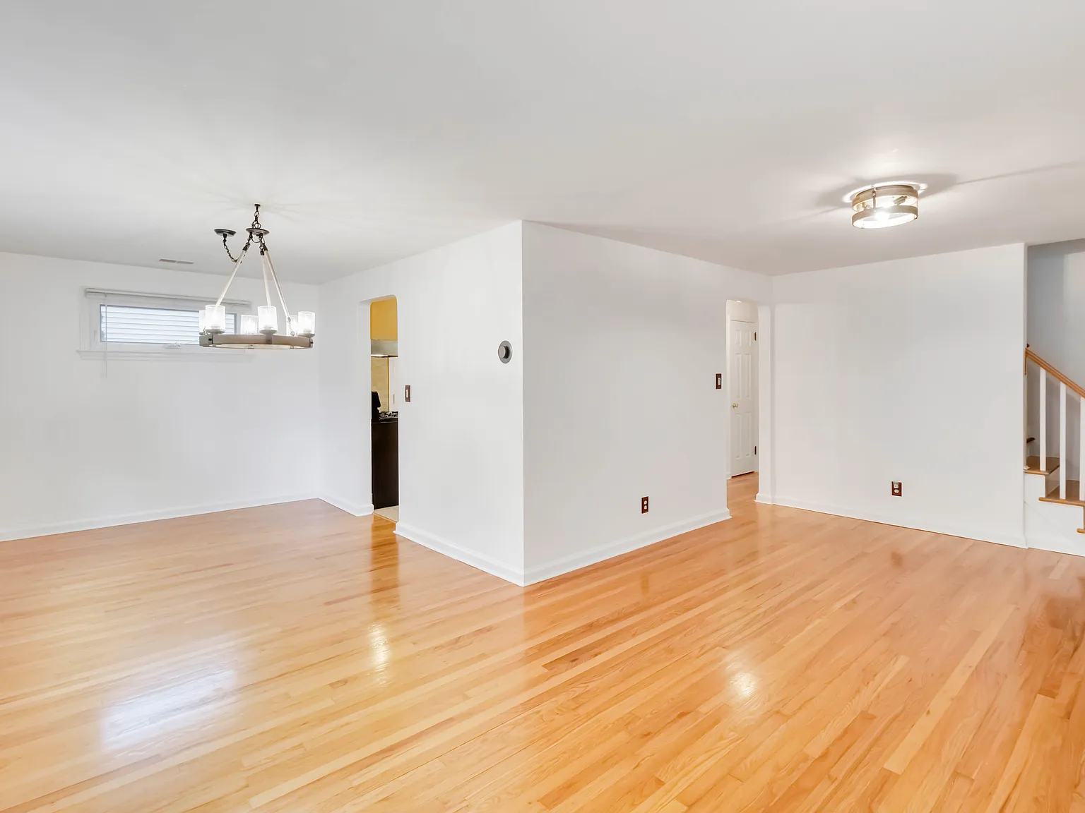 4 bed, 1900 sqft, $4,200 — Photo 4