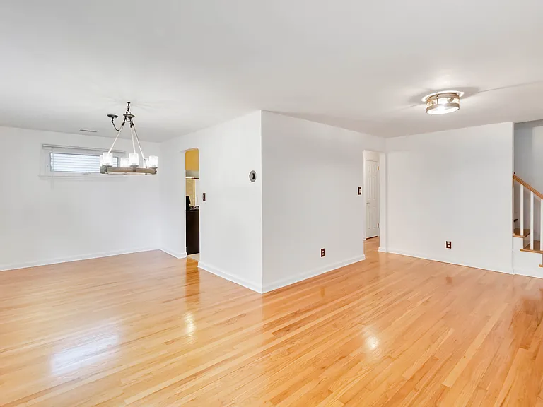 7 Evelyn Rd — Photo 7