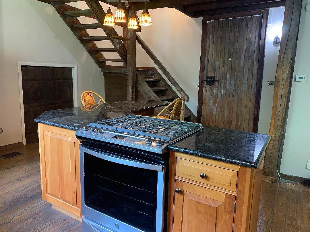 1 bed, 950 sqft, $1,900 — Photo 2