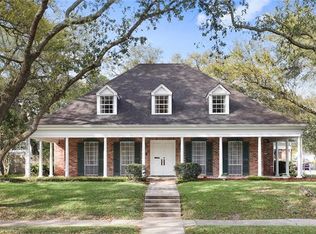 5744 Sutton Pl, New Orleans, LA 70131