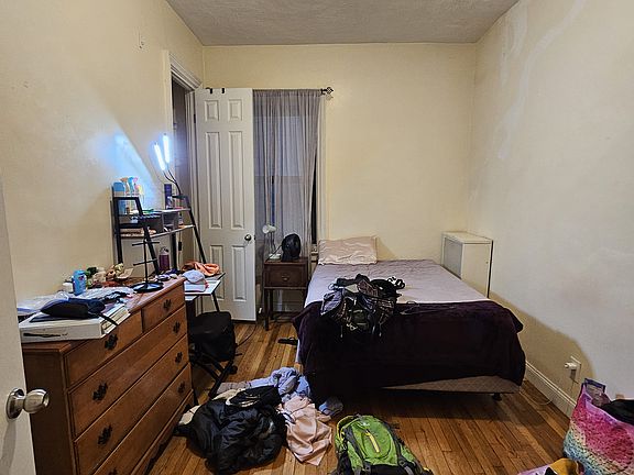 5th image of 160 Claremont Ave APT 1H