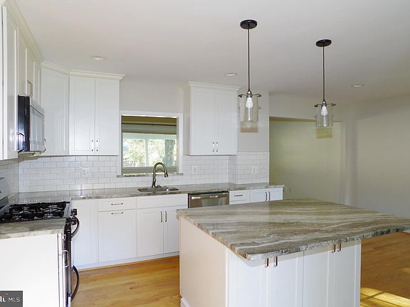 4th image of 8428 Cherry Valley Ln