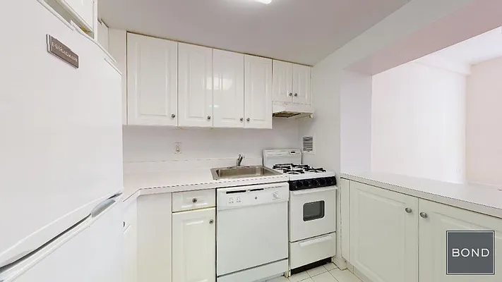 Rented by Bond New York | media 11