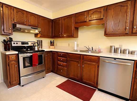 All stainless steel appliances remain