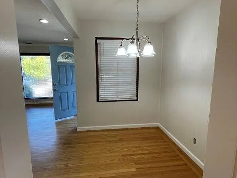 3922 Arden Way — Photo 10