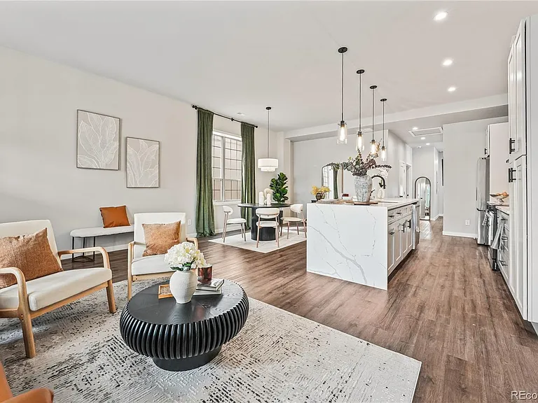 2949 Glenarm Pl — Photo 3