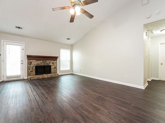 4th image of 462 Sherwood Cir