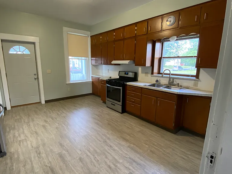 1421 W 14th St #2 — Photo 3
