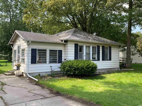 26494 Lakeview Dr, Elkhart, IN 46514