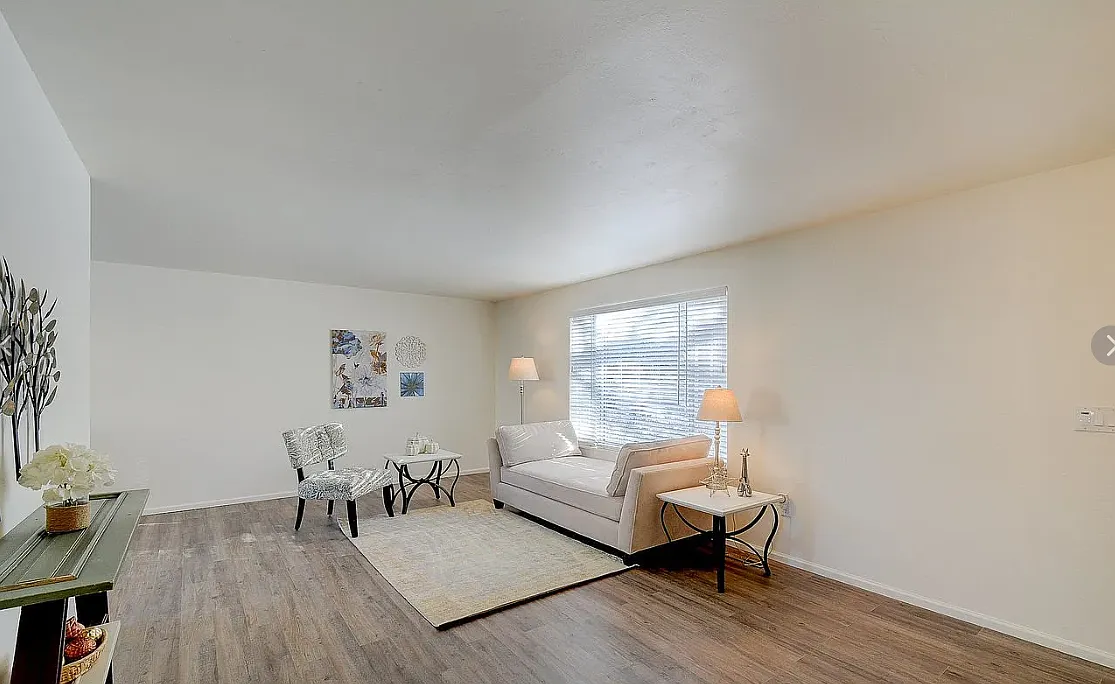 4 bed, 2398 sqft, $3,061 — Photo 4