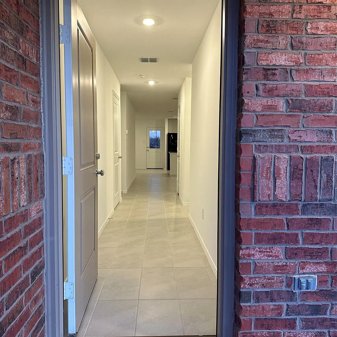 3 bed, 1302 sqft, $1,999 — Photo 3