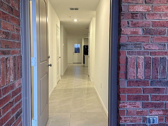 3rd image of 1549 Vattier St