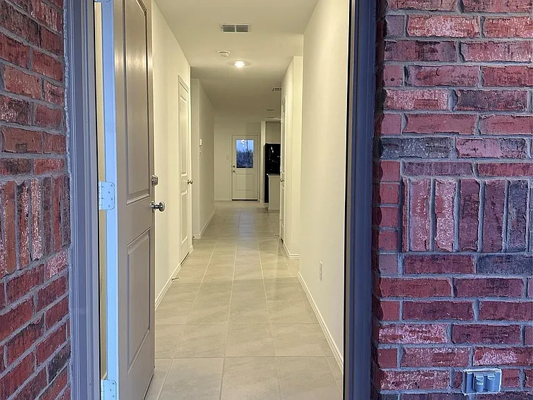 1549 Vattier St — Photo 3