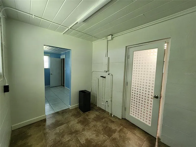 1014 NE 10th Pl — Photo 30