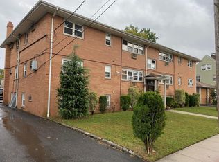 11 Hazard Pl APT 2D, Elizabeth, NJ 07208