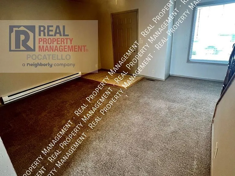 1247 Holman Ave — Photo 4